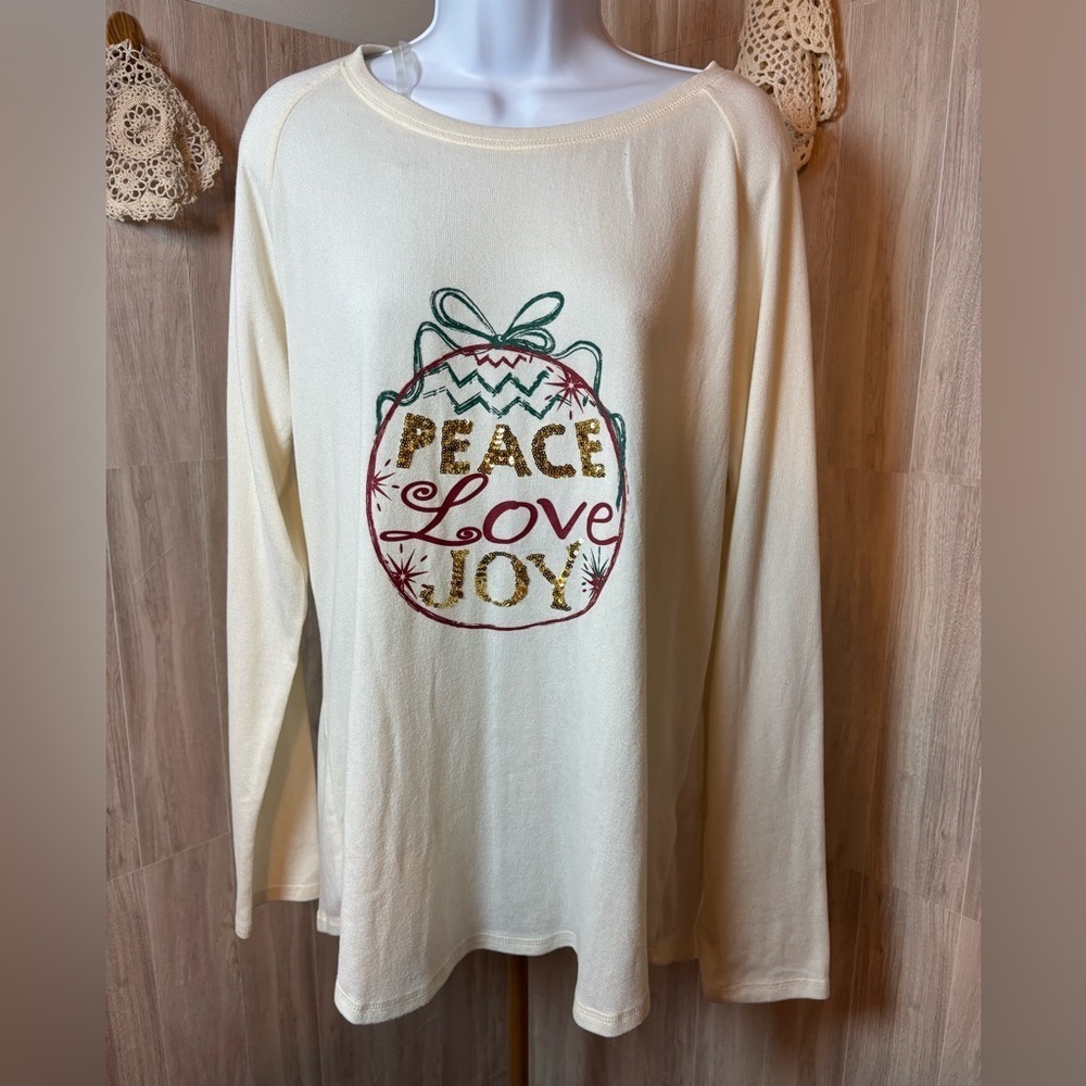 Como Vintage Cream Long Sleeve Top with Bling Graphic Holiday Christmas Ornament
